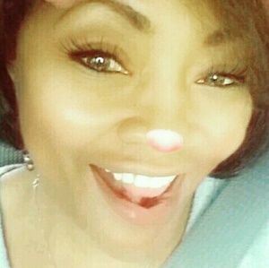 Meet your Posher, Sharon